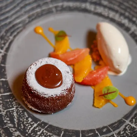 - Restaurant Le Cerf & 4*