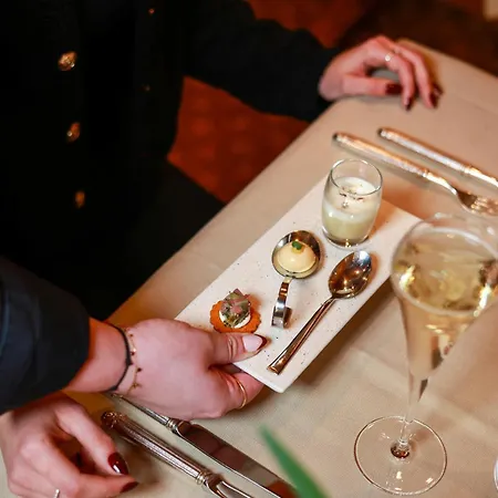 - Restaurant Le Cerf &