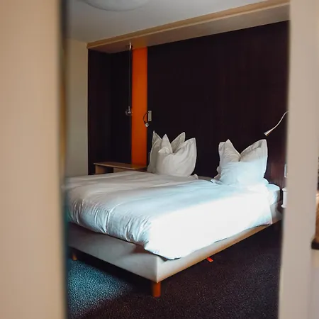 - Restaurant Le Cerf & Отель