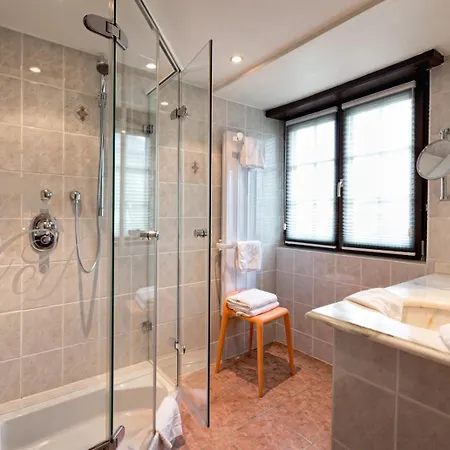 - Restaurant Le Cerf & Hotel 4*