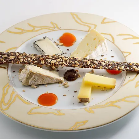 - Restaurant Le Cerf &