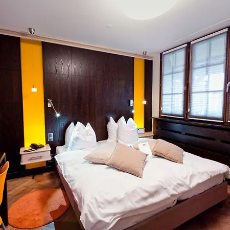 - Restaurant Le Cerf &