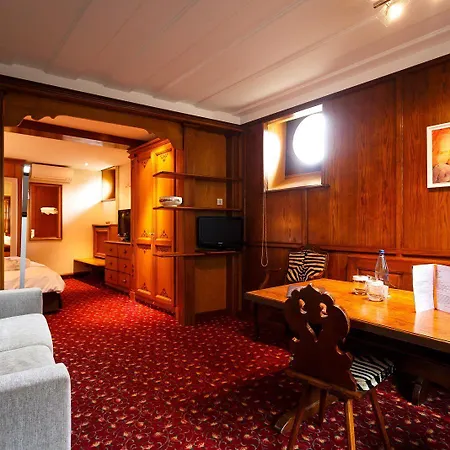 - Restaurant Le Cerf & 4*