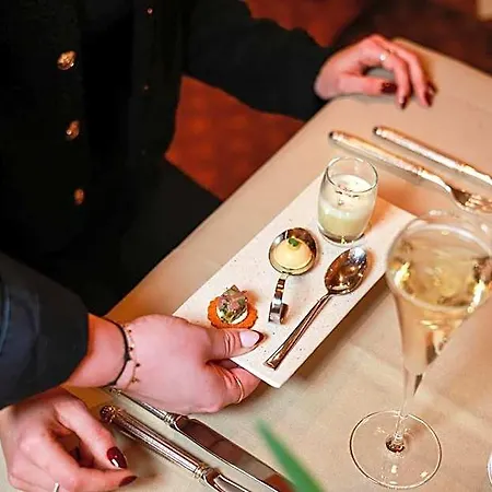 - Restaurant Le Cerf & Hotel
