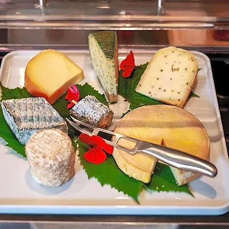 - Restaurant Le Cerf & 4*