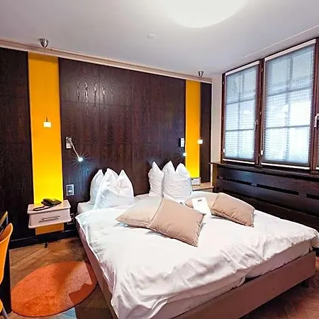 - Restaurant Le Cerf & 4*