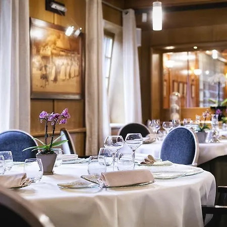 - Restaurant Le Cerf & 4*