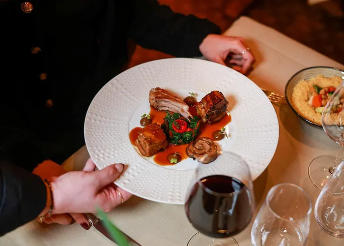 - Restaurant Le Cerf & Hotell