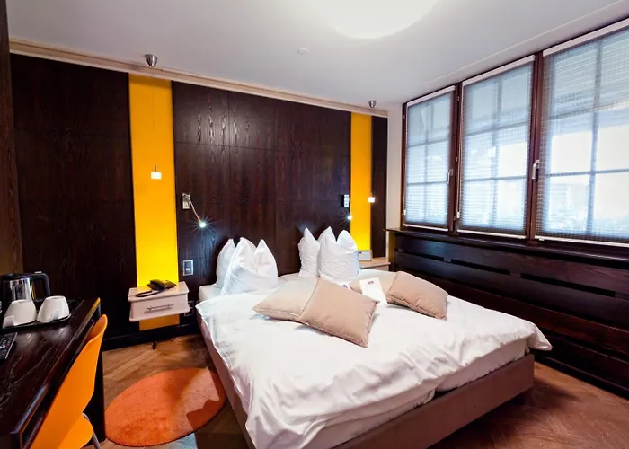 - Restaurant Le Cerf & Hotell 4*